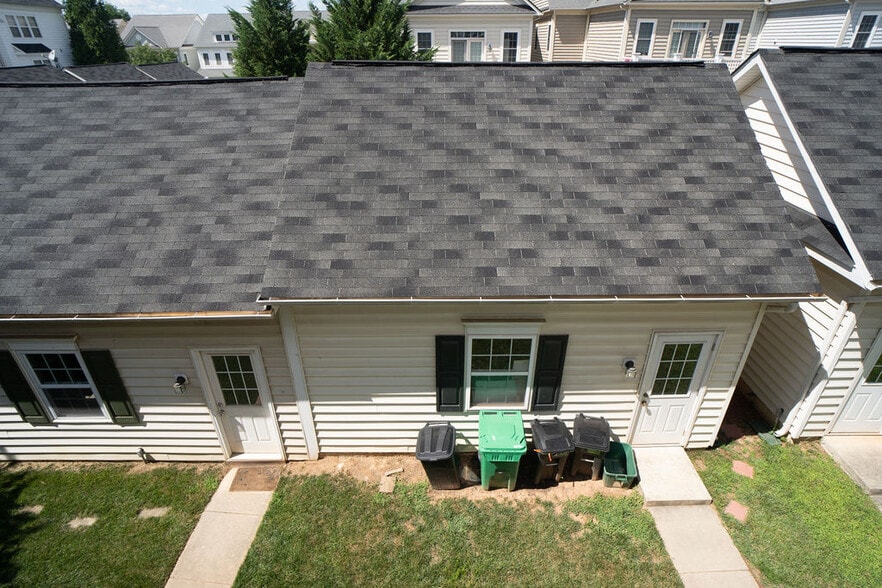 Backyard - 604 Kingfisher Ave