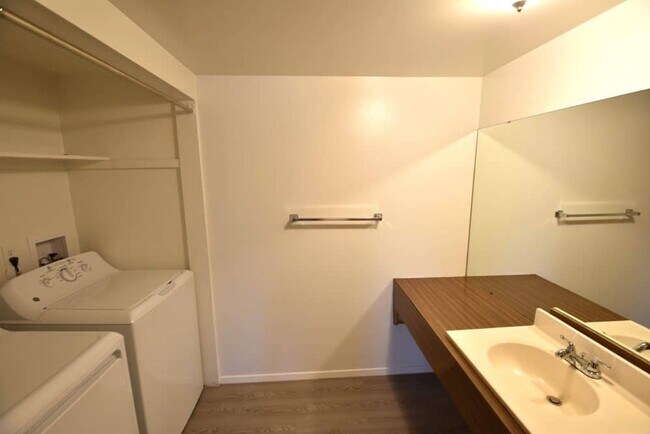 Building Photo - 4440 Laguna Pl