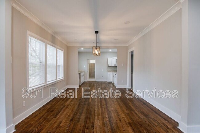 Building Photo - 2115 Hallwood Dr