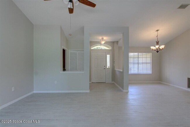 Building Photo - 4240 Wood Haven Dr