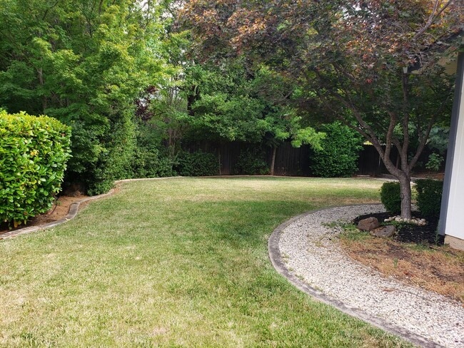 Building Photo - Beautifully Updated Single Level