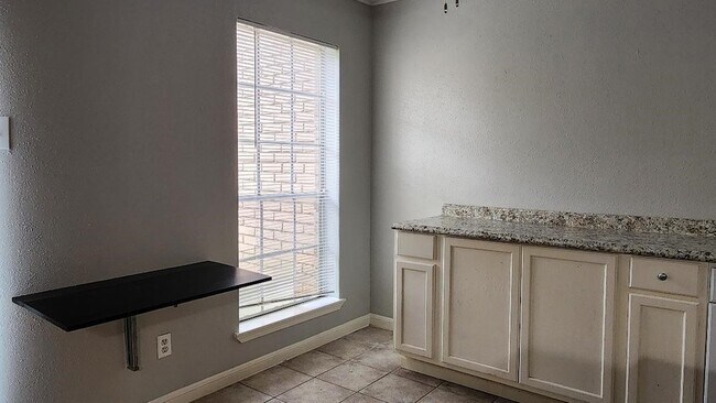 Building Photo - 2120 El Paseo St