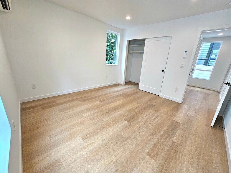 Building Photo - 922 16th Ave