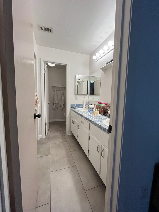 Building Photo - 2206 SW 39 Dr