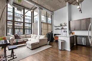 Building Photo - 900 N Kingsbury St
