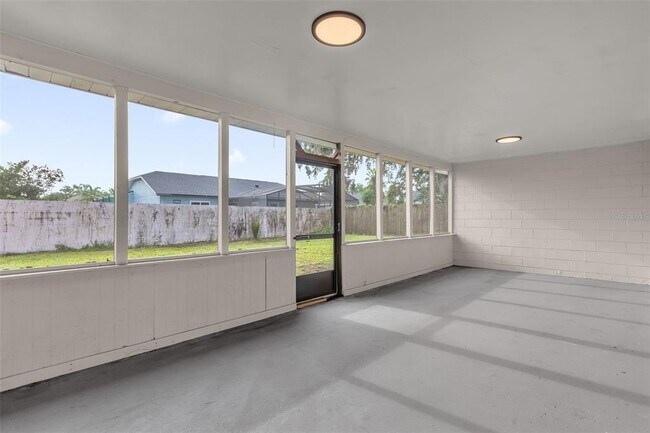 Building Photo - 2433 Benjamin Dr
