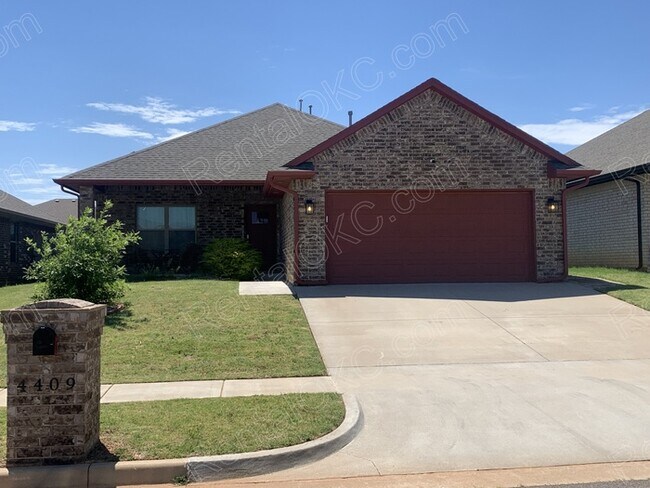 Building Photo - Great 3 bed 2 Bath on the West side.