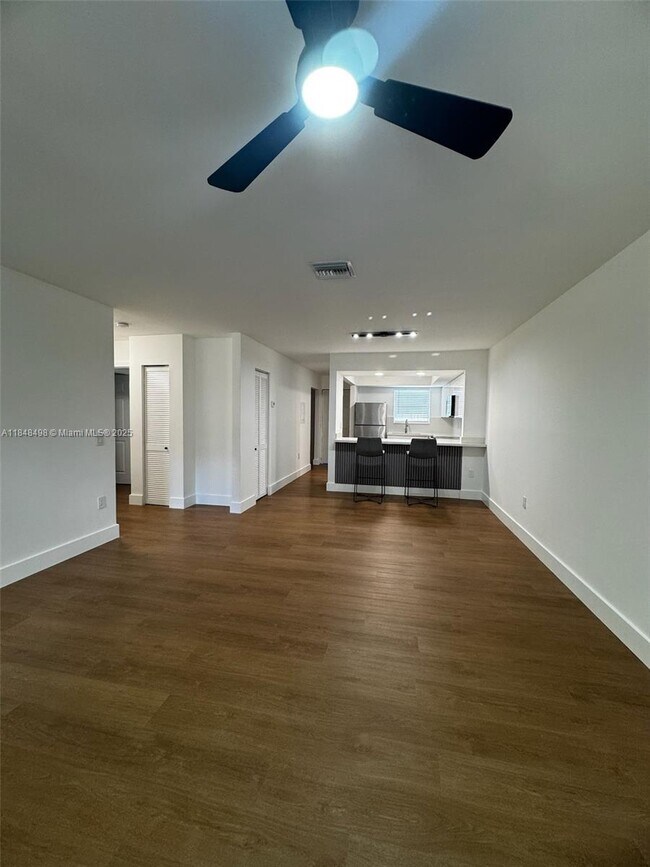 Building Photo - 1460 SW 24th Ct