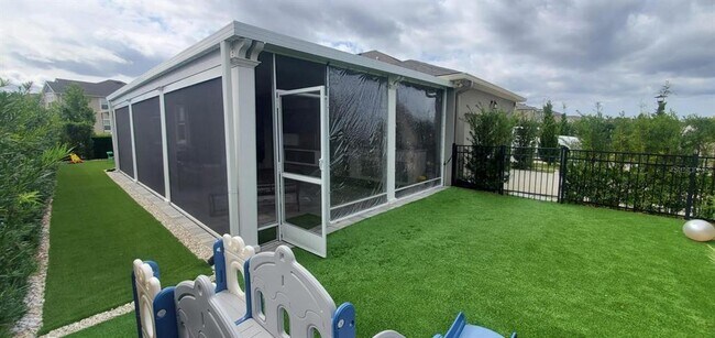 Building Photo - 11987 Globe St