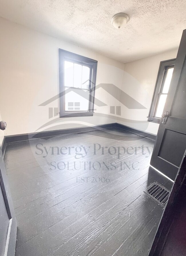 Building Photo - Rental Available