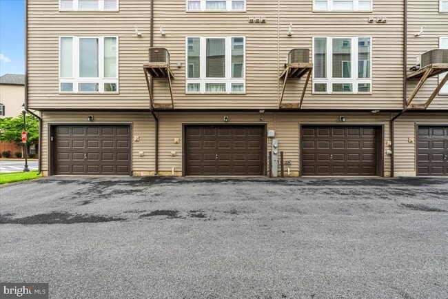 Building Photo - 1502 Trafalgar Ln
