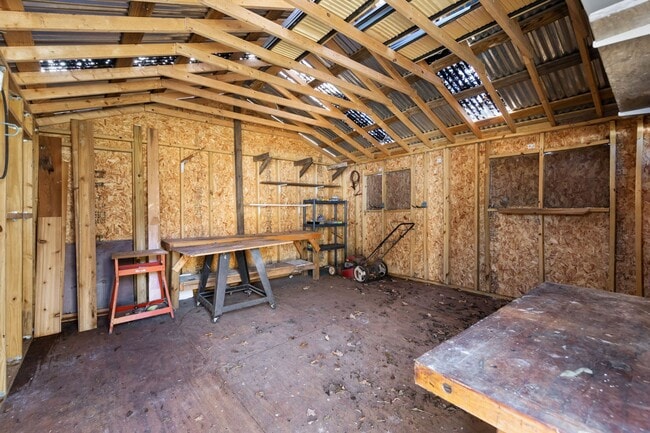 Building Photo - TOTALLY UPDATED 3 BEDROOM HOUSE IN WEST KN...