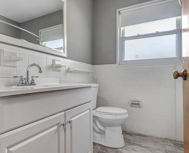 Building Photo - 765 Babler Dr