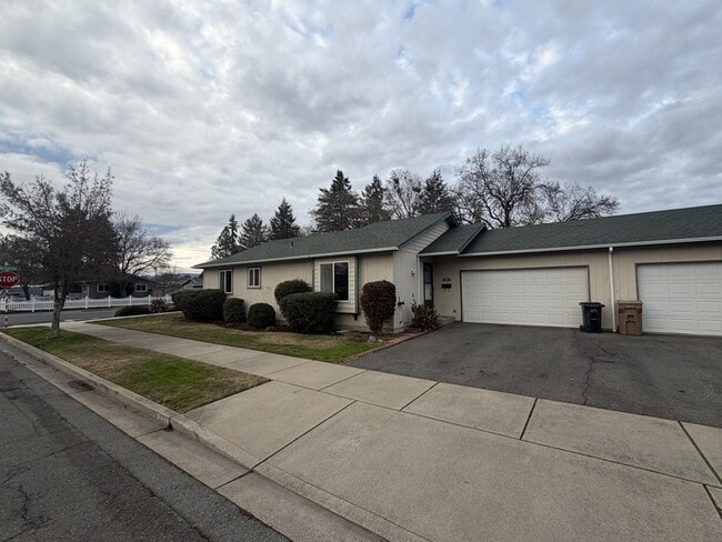 Building Photo - 1616 SW K St