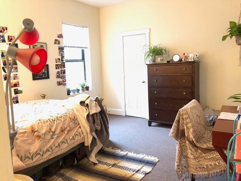 Building Photo - 835 Beacon St