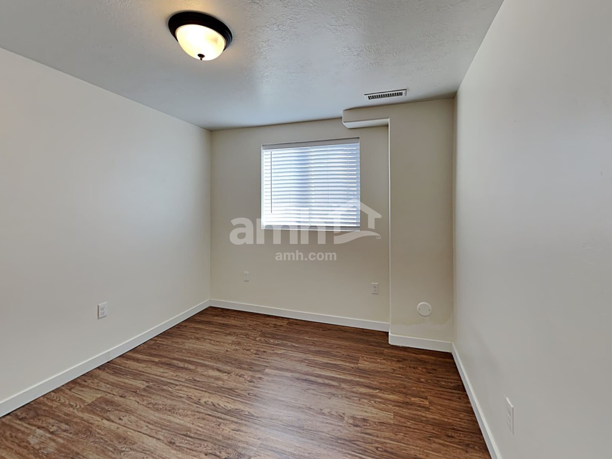 Building Photo - 317 W Willow Creek Dr