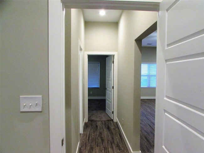 Building Photo - 3249 Dixie Dr