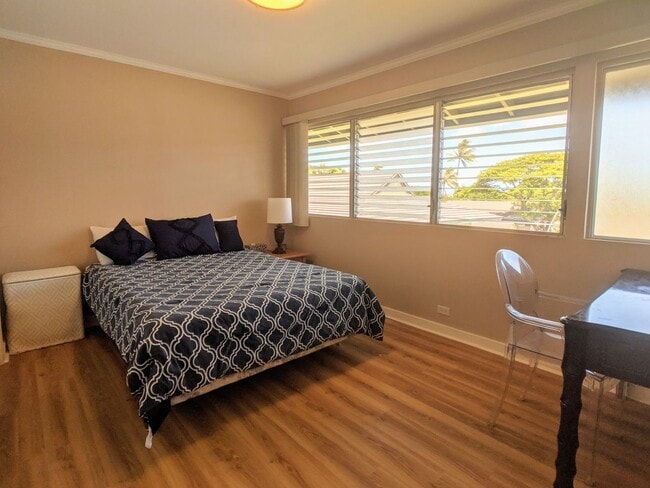 Building Photo - Fully Furnished Waialae Gardens 2 Bed/2 ba...