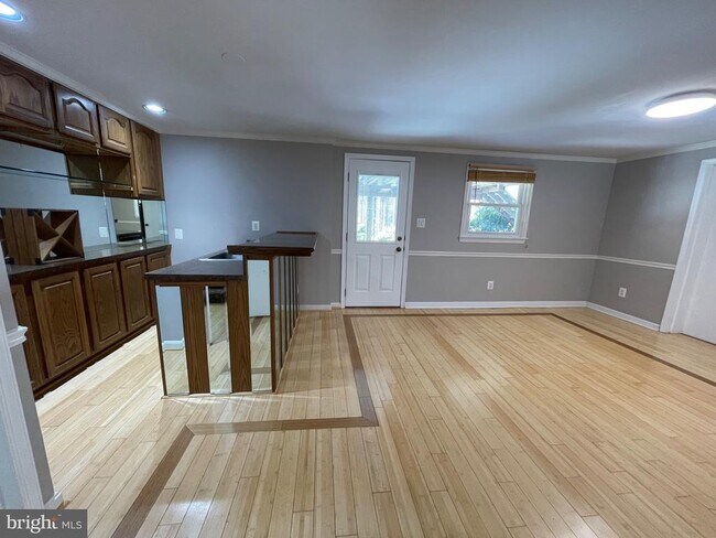 Building Photo - 5300 Summit Dr