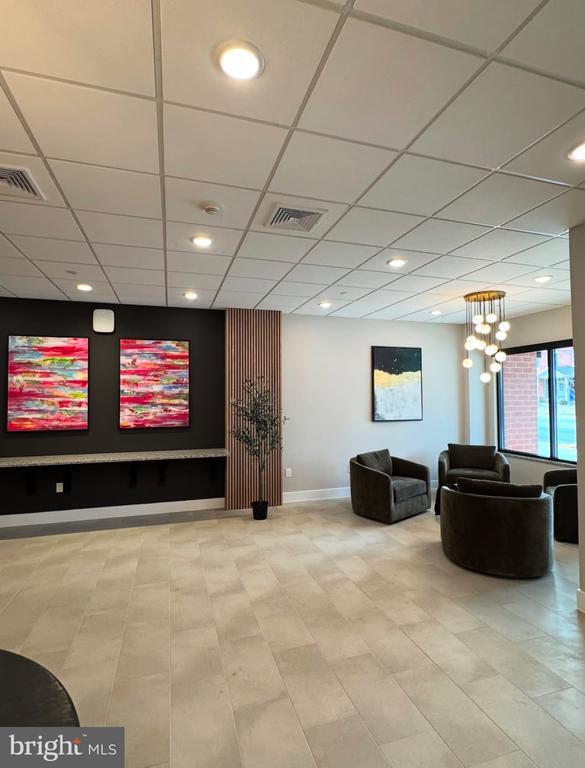 Building Photo - 624 Main St