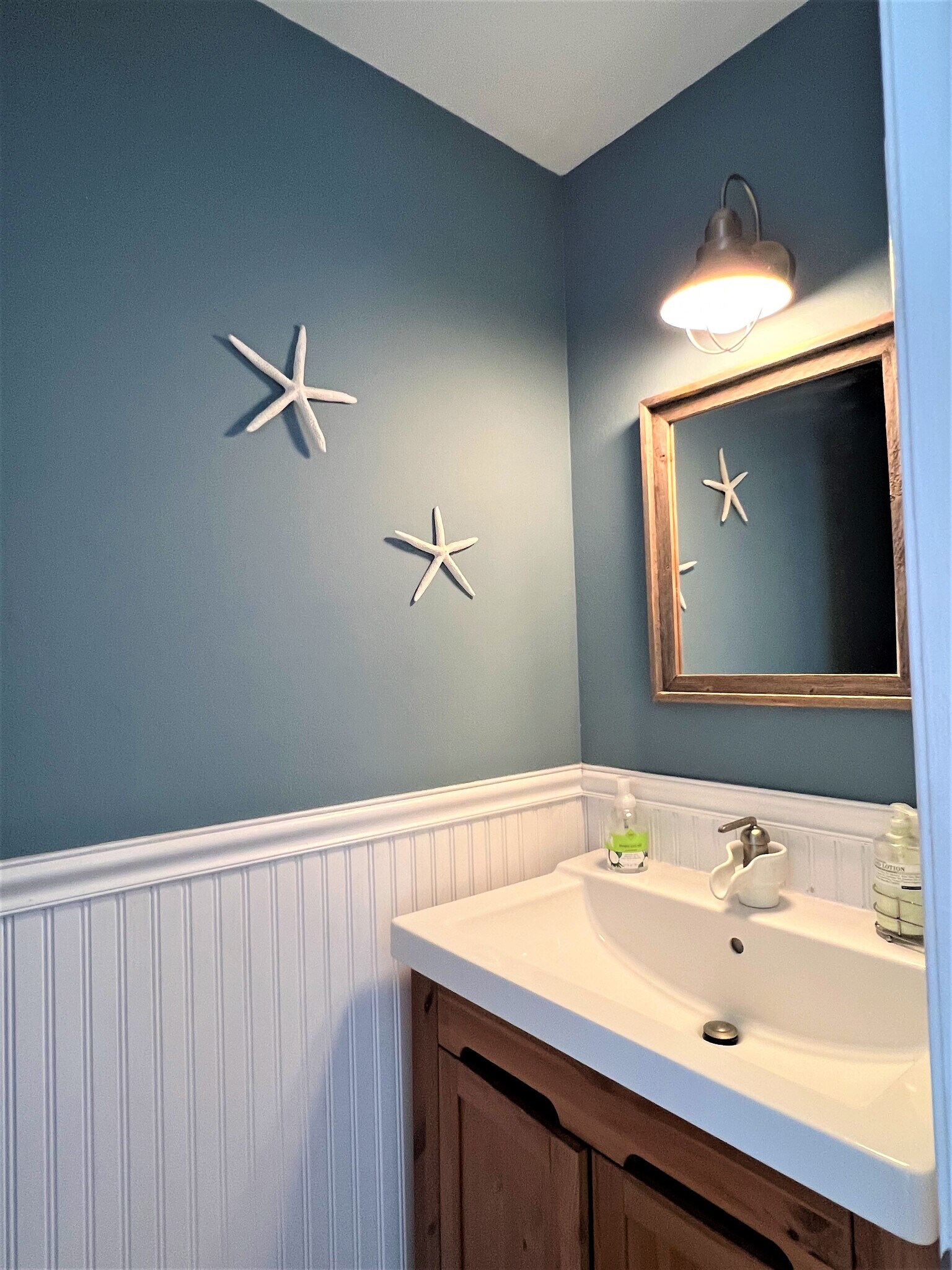 Guest bathroom - 665 The Village