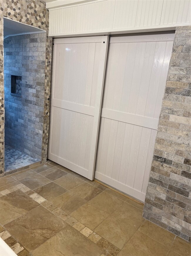 Building Photo - 2023 Havenhouse Dr