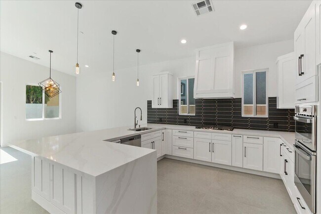 Building Photo - 31260 Avenida La Paloma