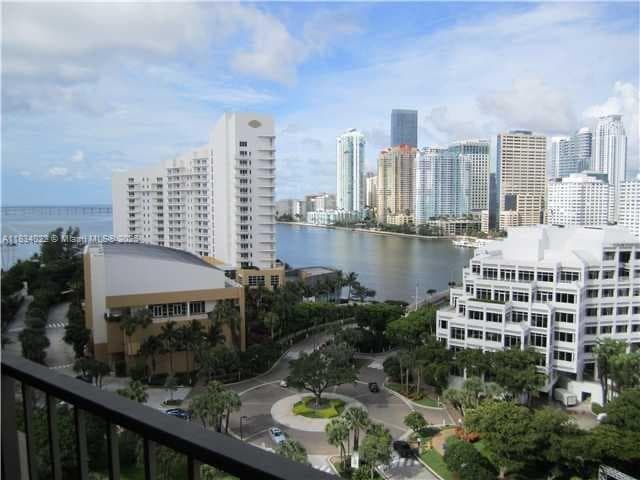 Primary Photo - 520 Brickell Key Dr