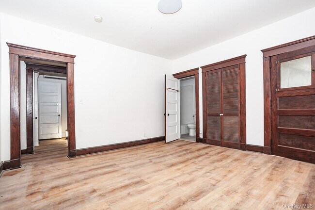 Building Photo - 1009 Hudson Ave