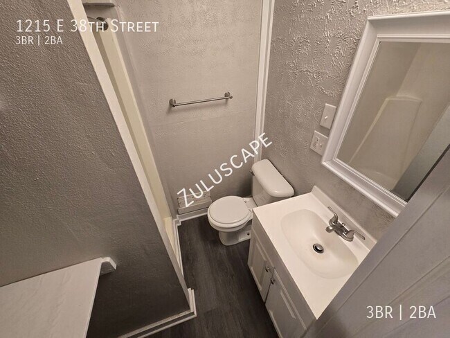 Building Photo - 1215 E 38th St