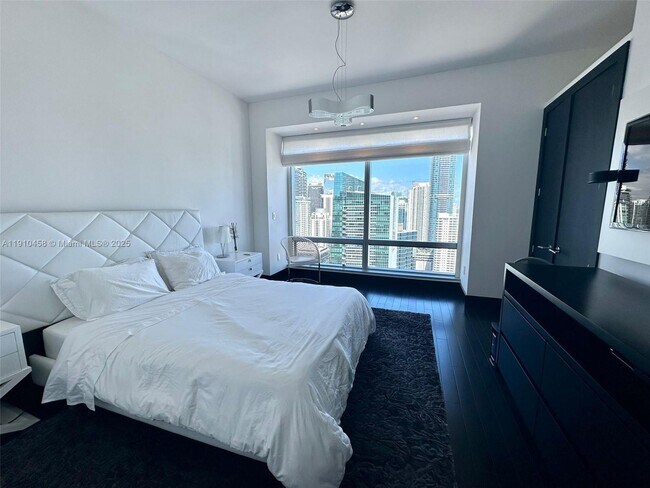 Building Photo - 1425 Brickell Ave