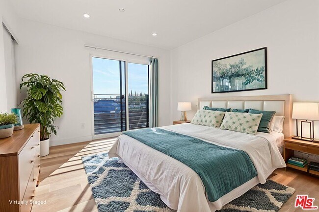 Building Photo - 803 N Harvard Blvd