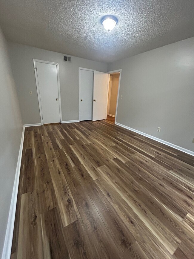 Building Photo - 103 Thornwell Ct