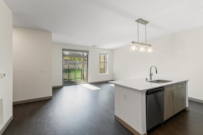 Building Photo - 2 bedroom in Milwaukee WI 53211