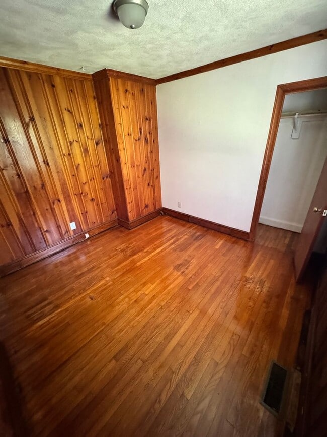 Building Photo - Cozy 4 bed 1.5 bath Ranch House in Petersburg