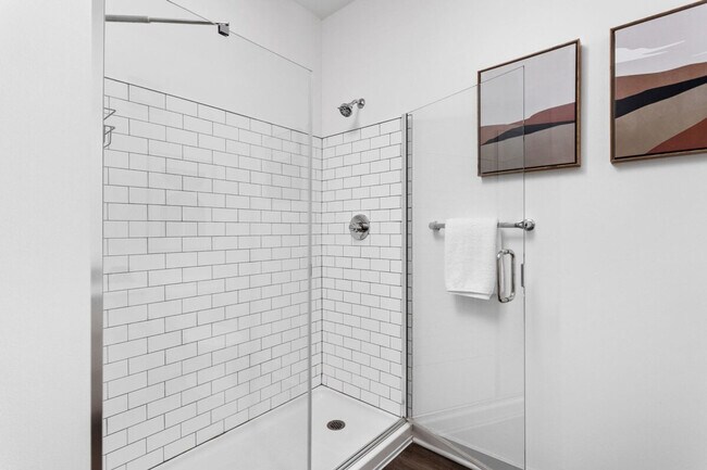 Building Photo - 747 N College Ave