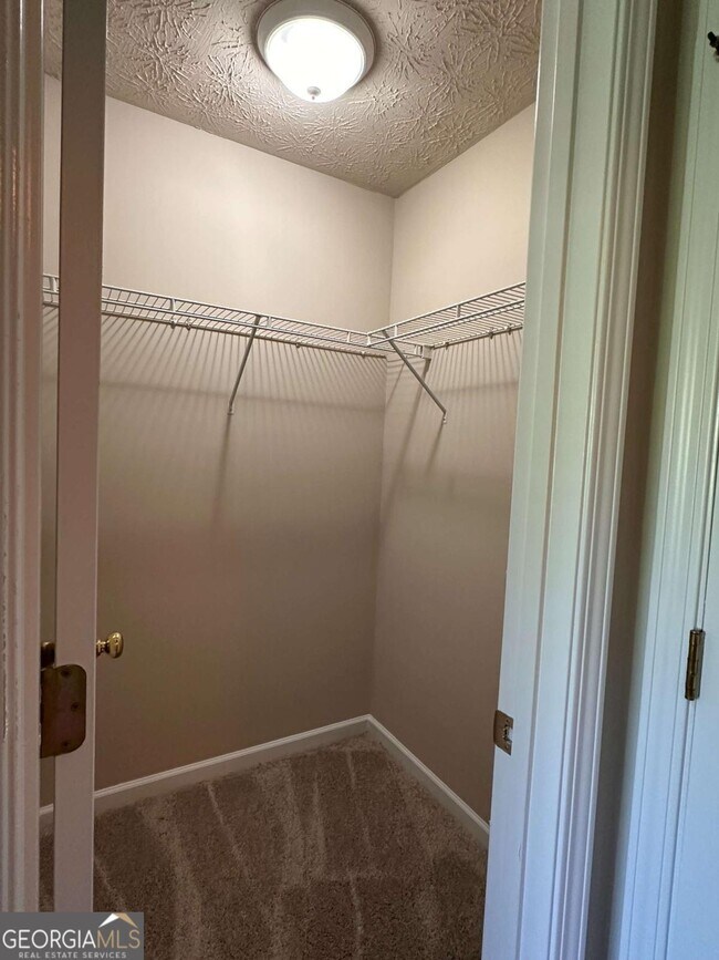 Building Photo - 305 Hulan Way