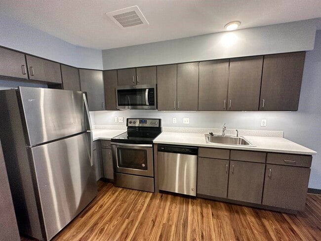 Building Photo - 52 E Ridge Dr