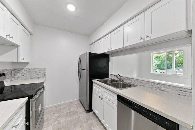 Primary Photo - 1312 W Adoue St
