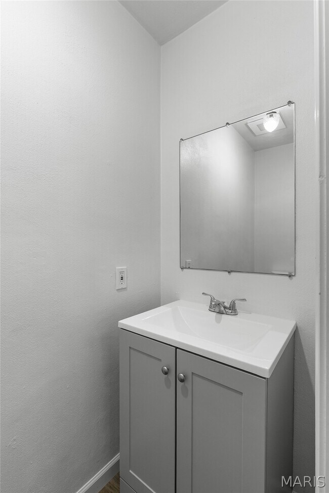 Building Photo - 307 Britanna Dr
