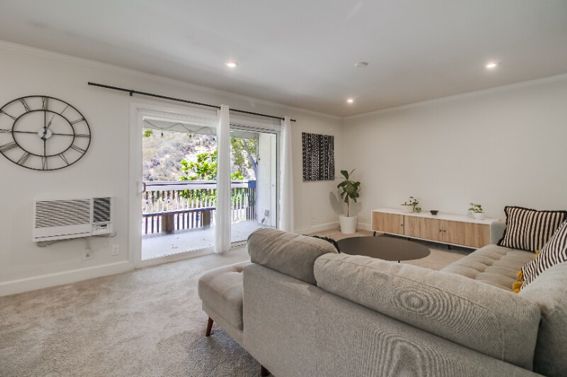 Building Photo - 8509 Villa La Jolla Dr