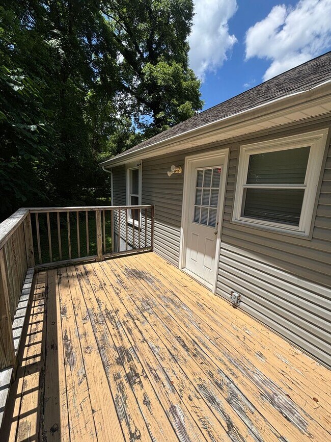 Building Photo - North Knoxville Cottage!