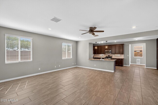 Building Photo - 261 Pinnacle Ridge Dr