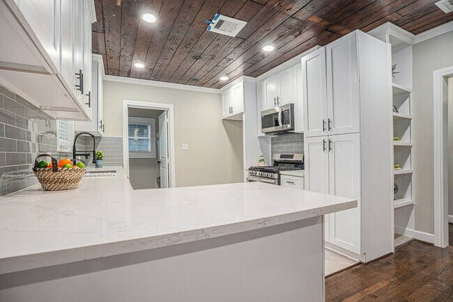 Building Photo - 7449 Walker St