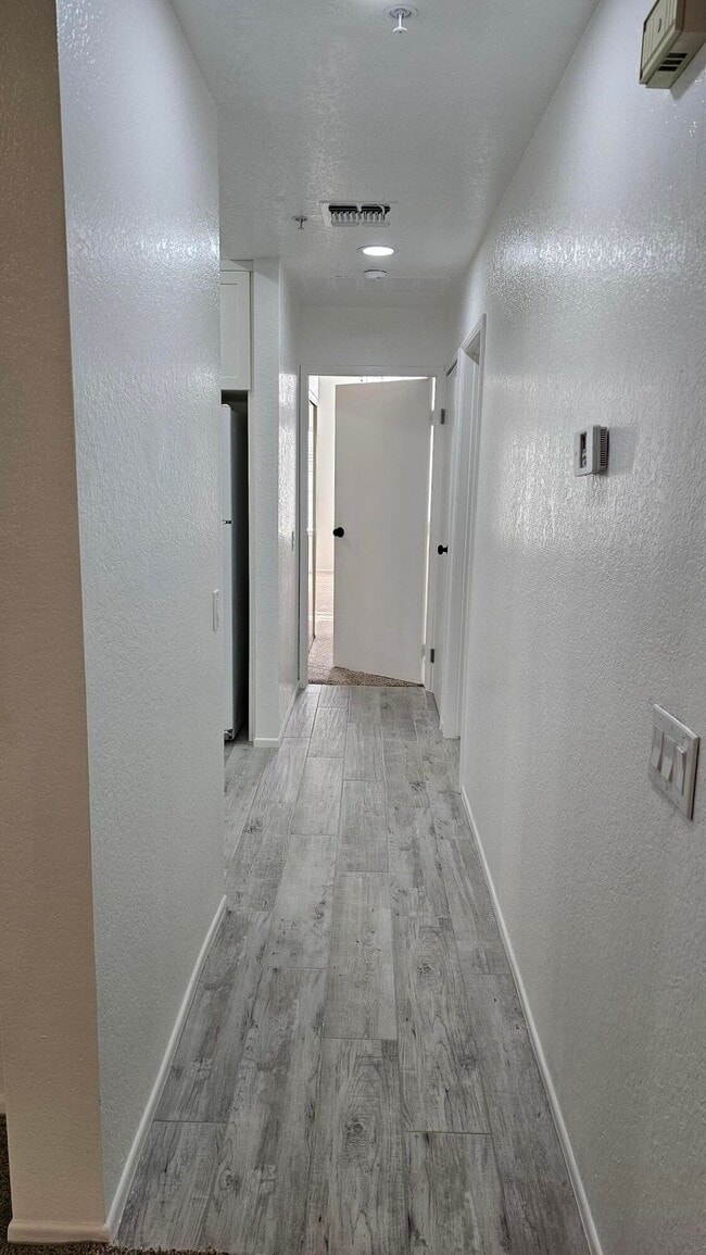 Building Photo - 2601 S Broadmoor Dr