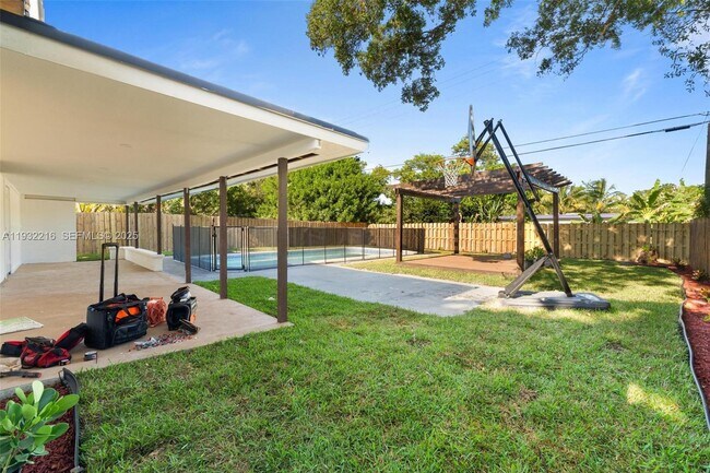 Building Photo - 1516 SW 30th Terrace