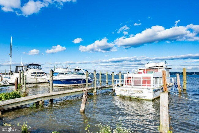 Building Photo - 8815 Surrey Ct