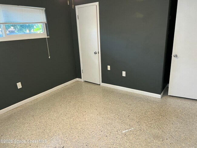 Building Photo - 250 Debra Ct