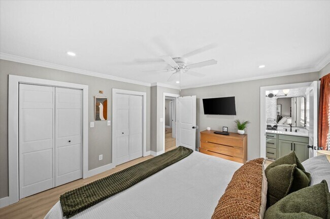 Building Photo - 103 Poinsettia Dr