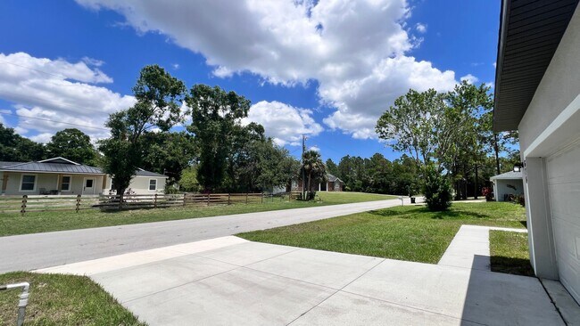 Building Photo - GORGEOUS Bedroom, 2 Bathroom Home in Palm ...